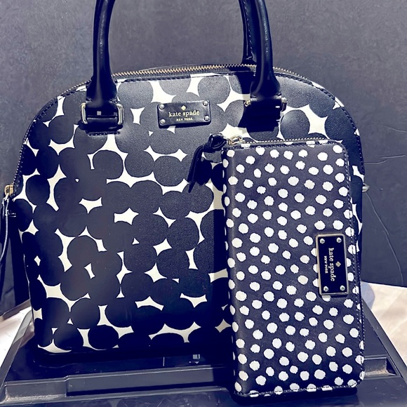 Kate Spade Satchel & Wallet likenew Free Twilly,Earrings,Necklace & Heart Mirror - Picture 4 of 17